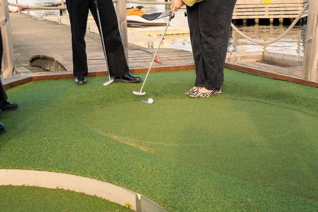 Minigolf med sjöutsikt
