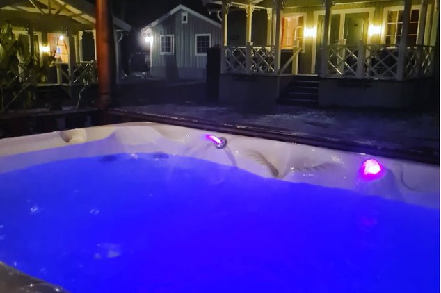 Hot Spa (3 st utomhusbad under tak)