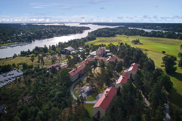 I ljuvlig natur på egen halvö 30 minuter från centrala Stockholm